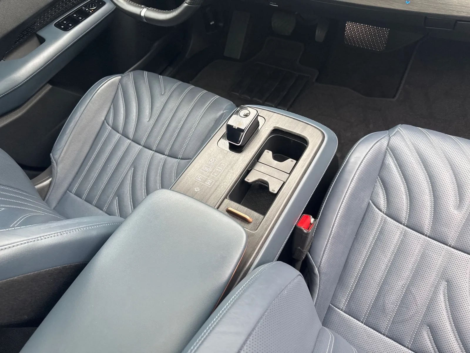 Nissan Ariya photo 19