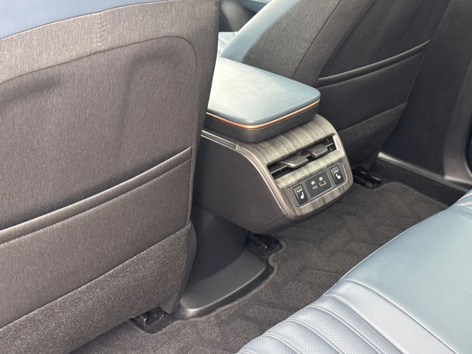 Nissan Ariya photo 26