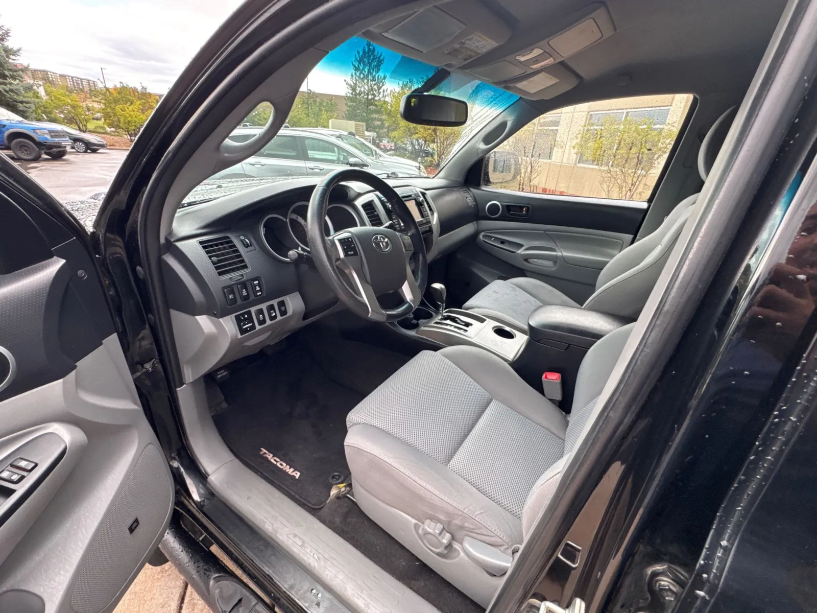 Toyota Tacoma photo 27
