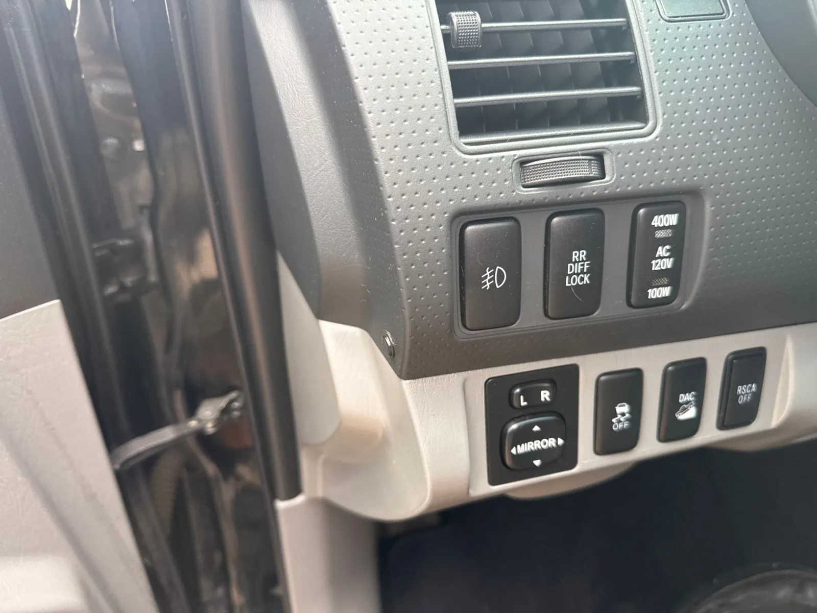 Toyota Tacoma photo 30