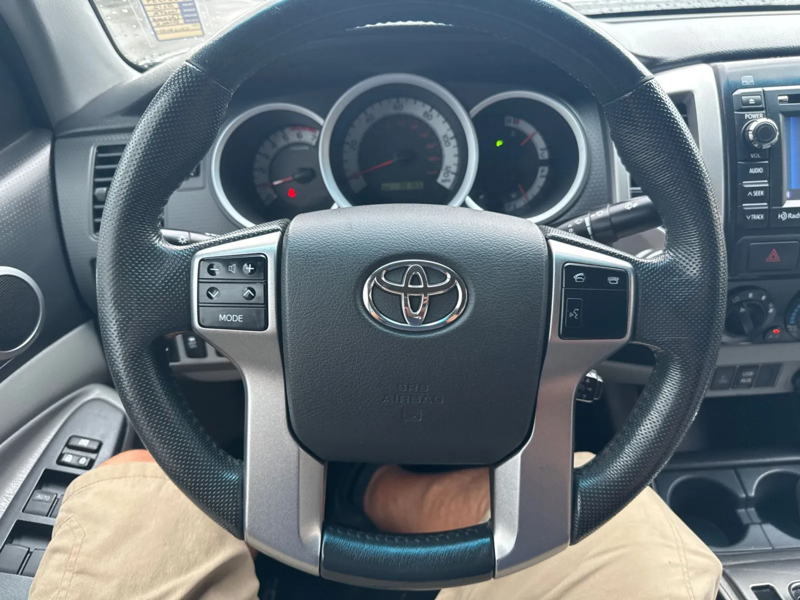 Toyota Tacoma photo 33