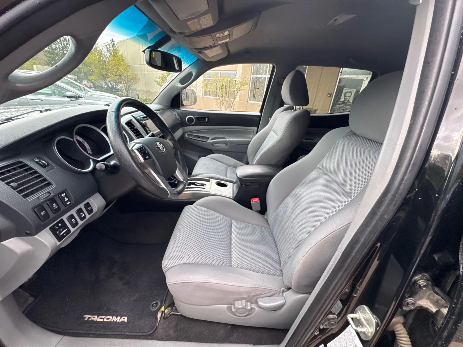 Toyota Tacoma photo 28