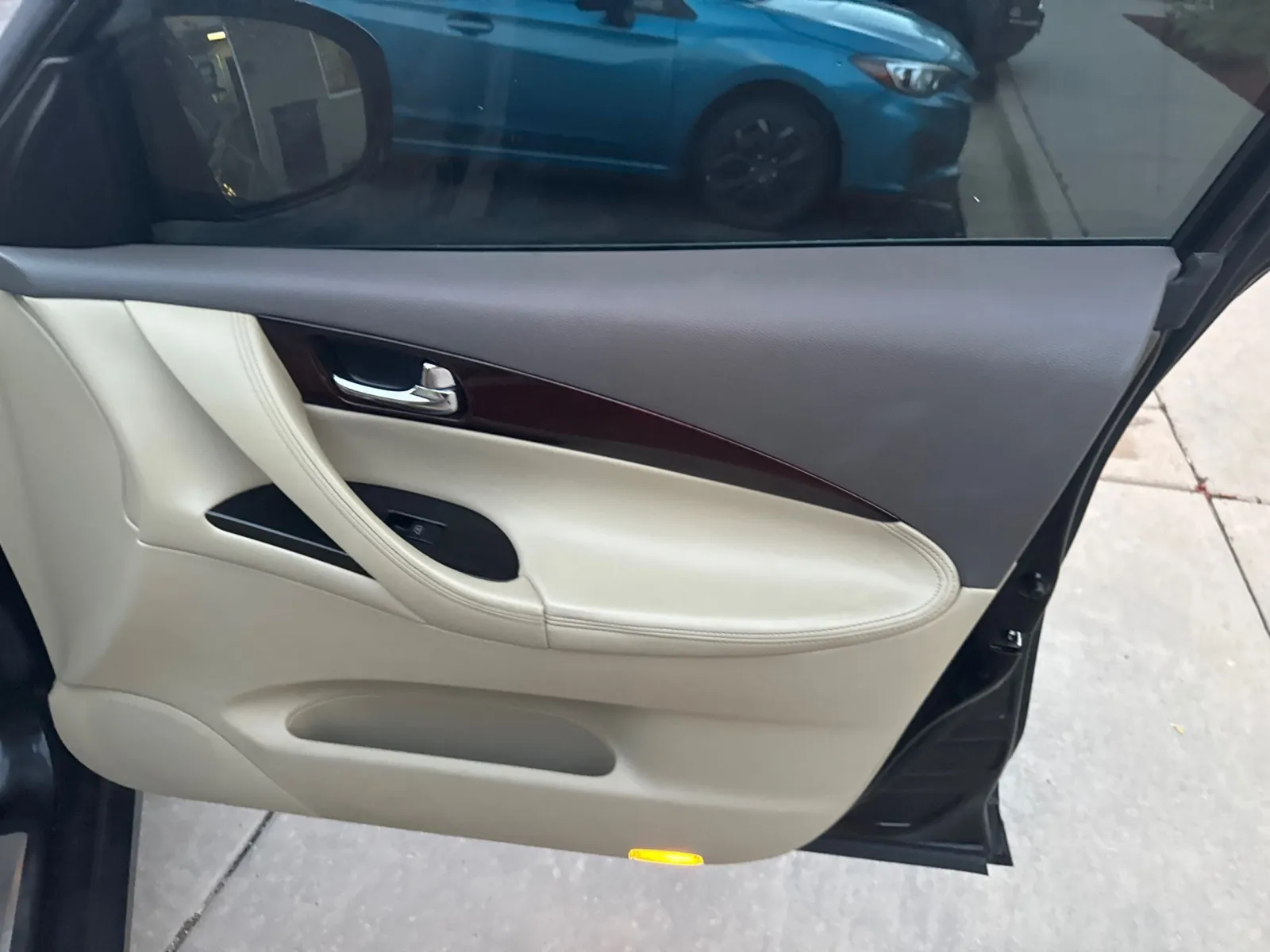 Infiniti EX35 photo 17