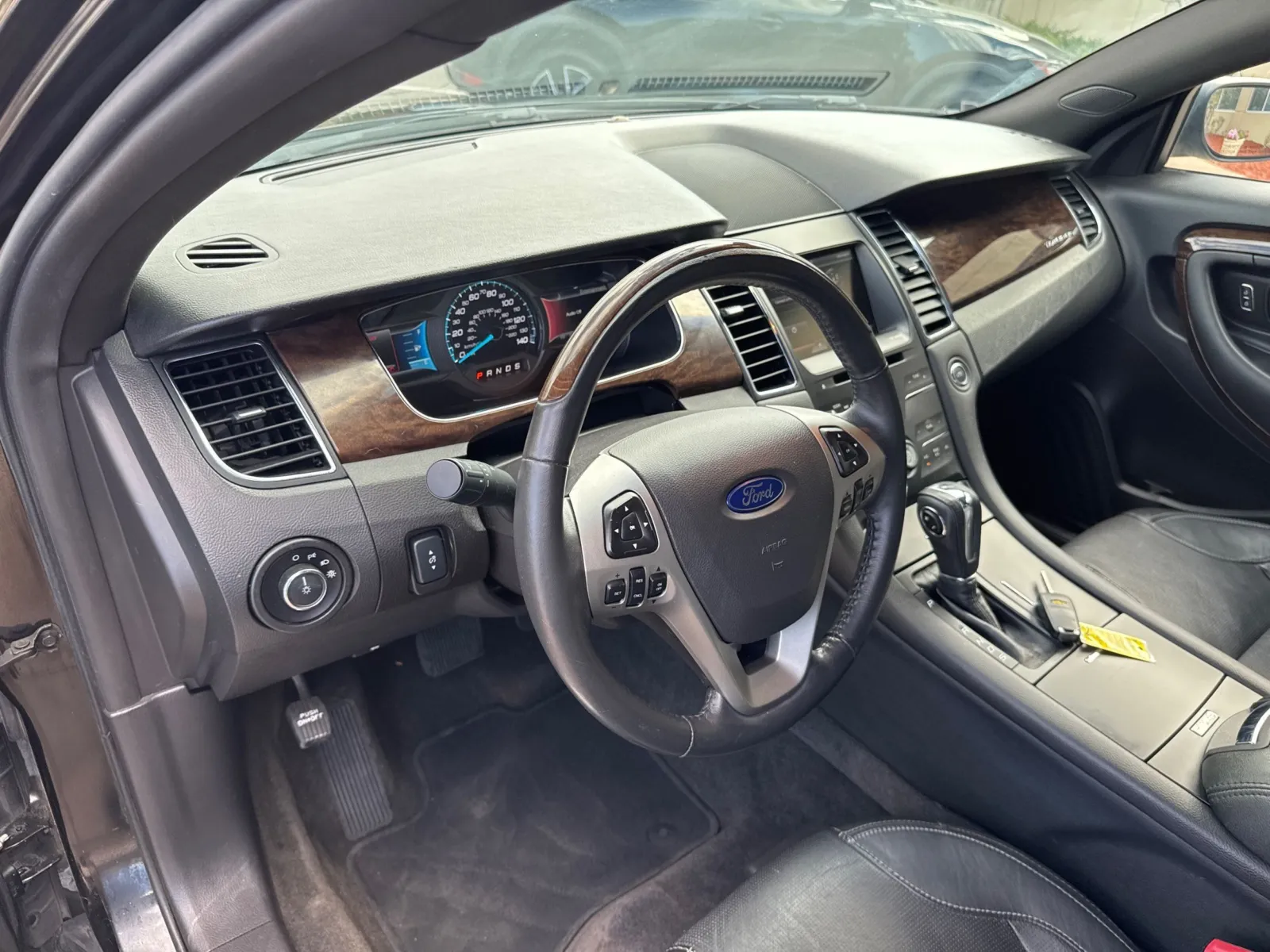 Ford Taurus photo 26