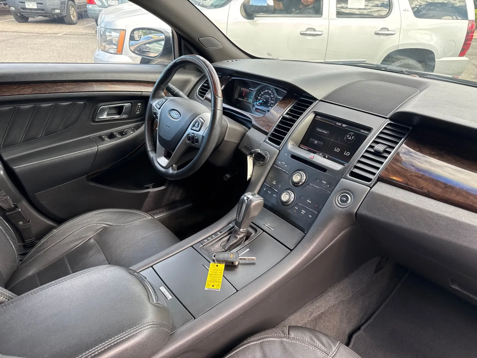 Ford Taurus photo 17