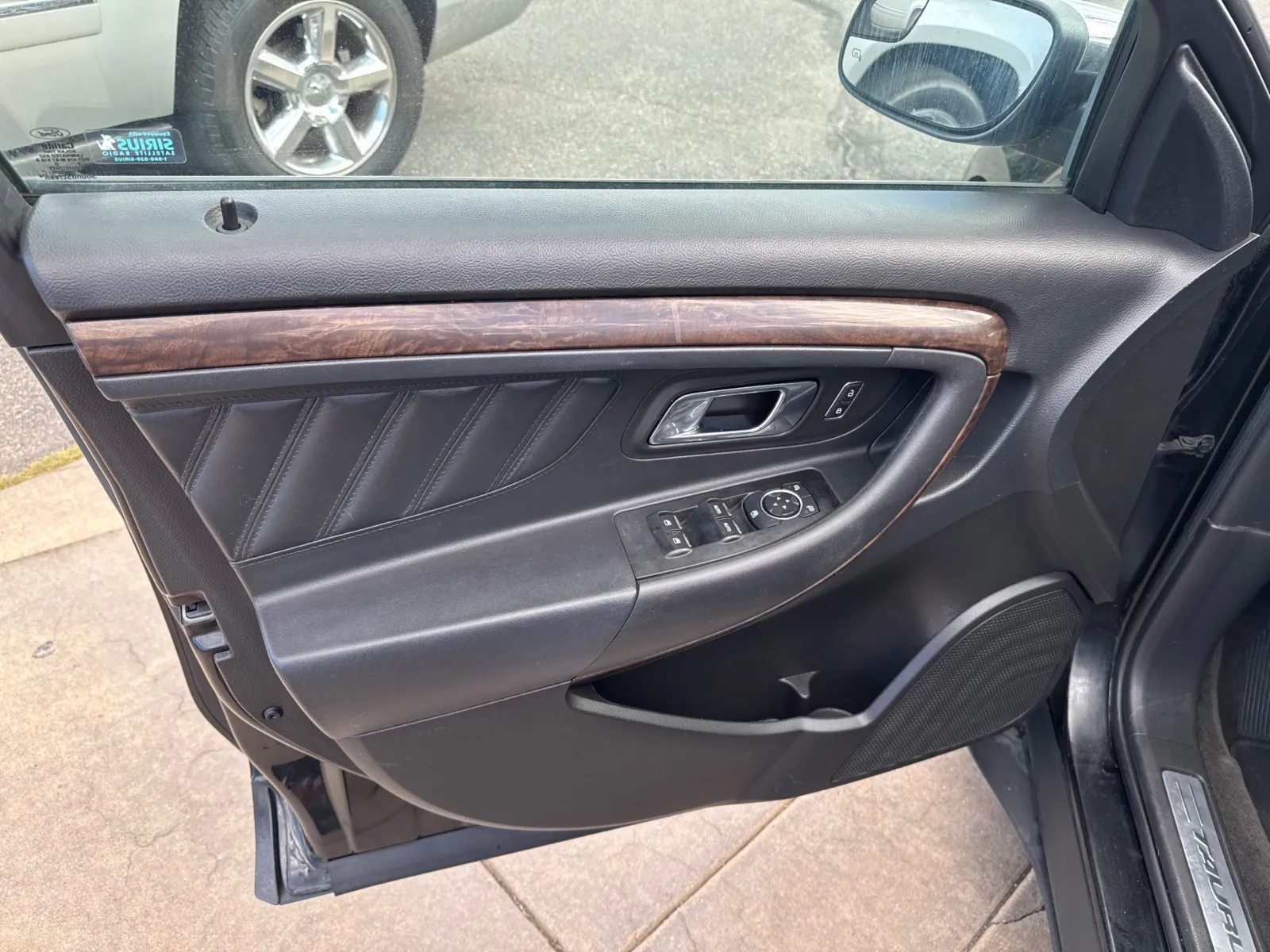 Ford Taurus photo 23