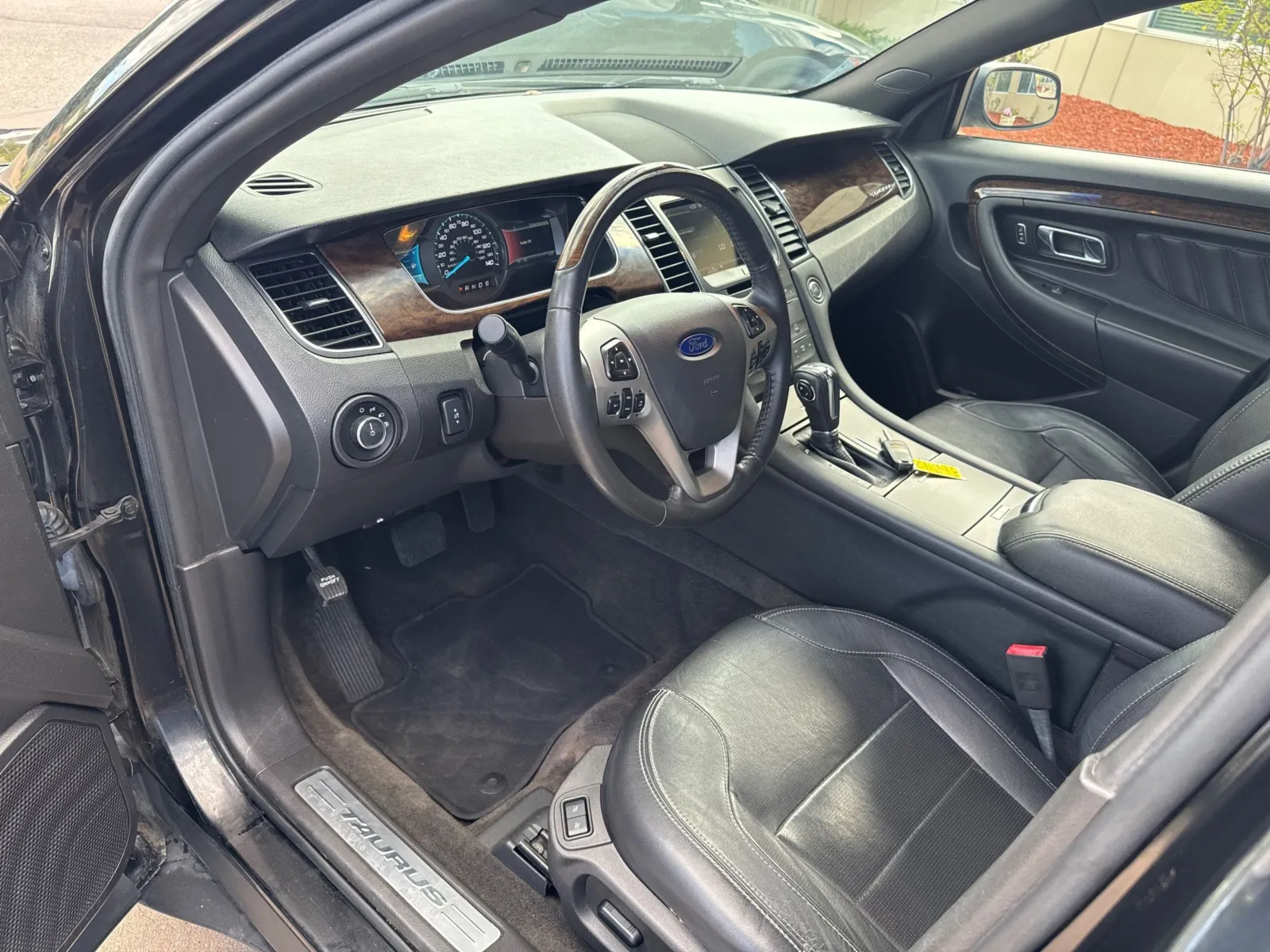 Ford Taurus photo 24