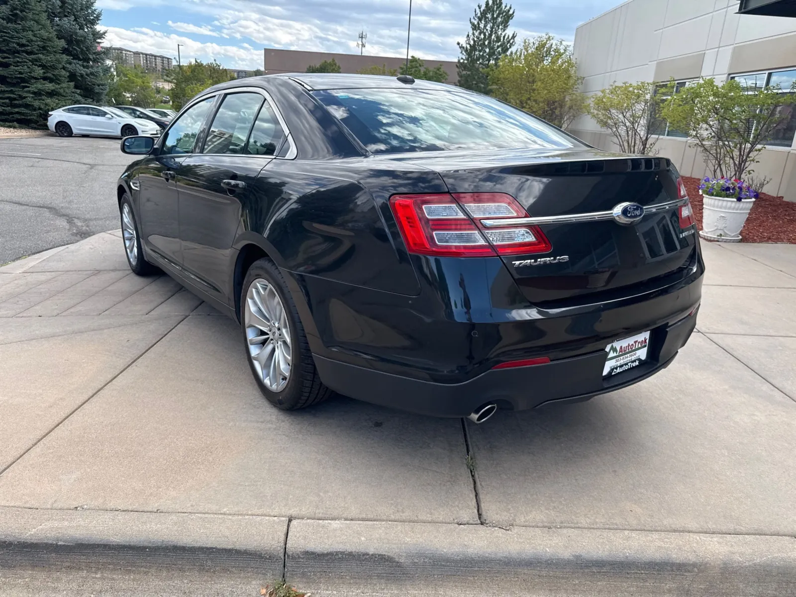 Ford Taurus photo 8