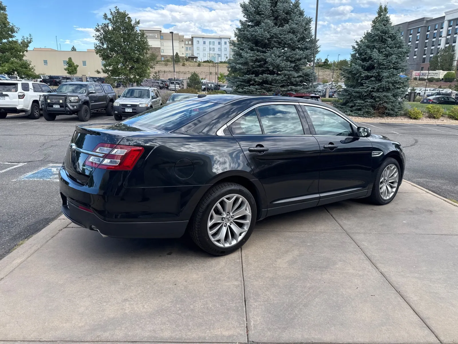 Ford Taurus photo 6