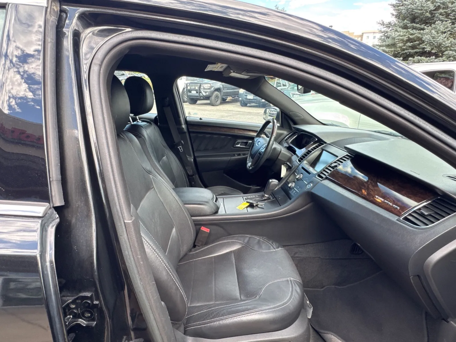 Ford Taurus photo 16