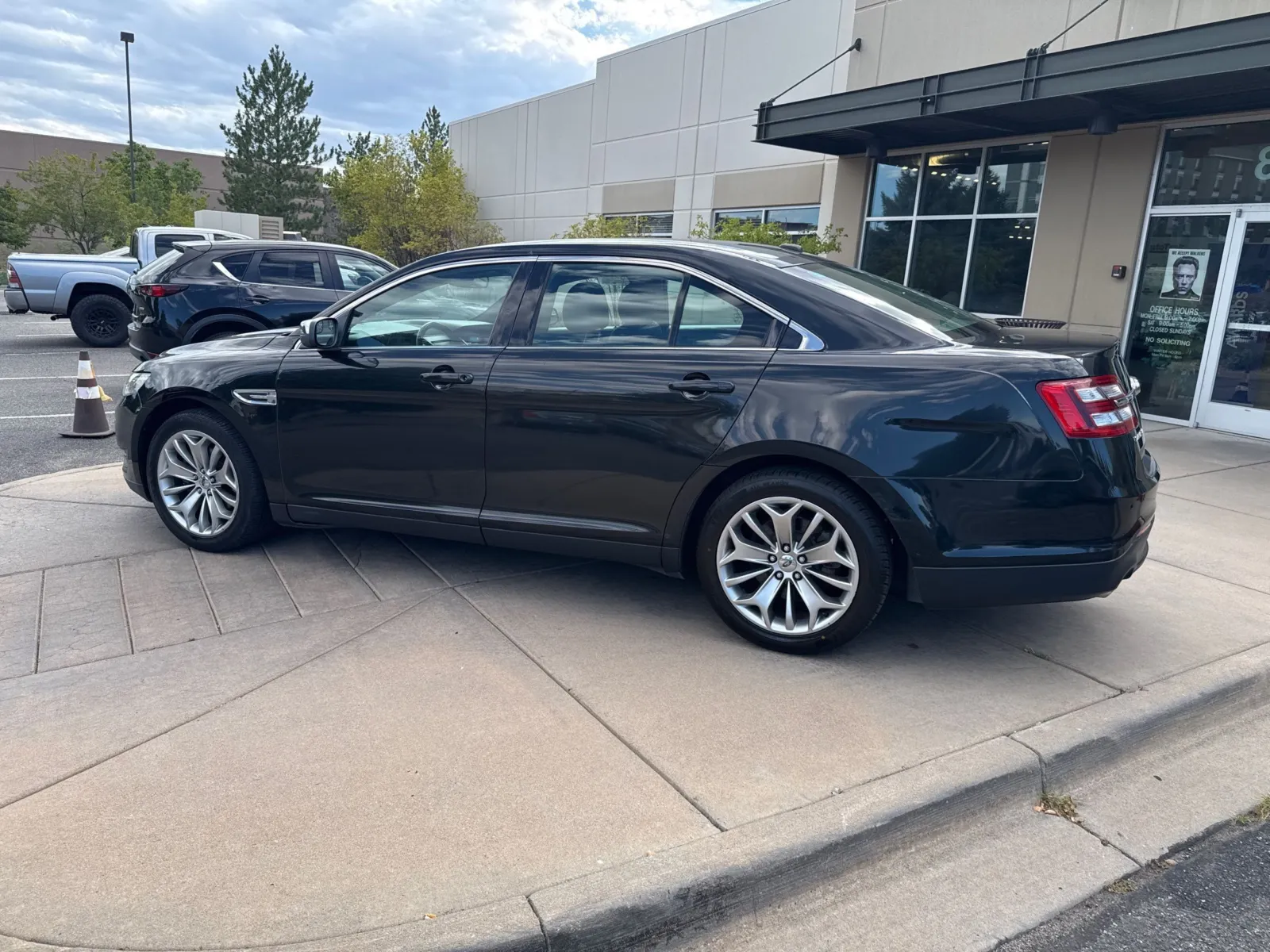 Ford Taurus photo 9