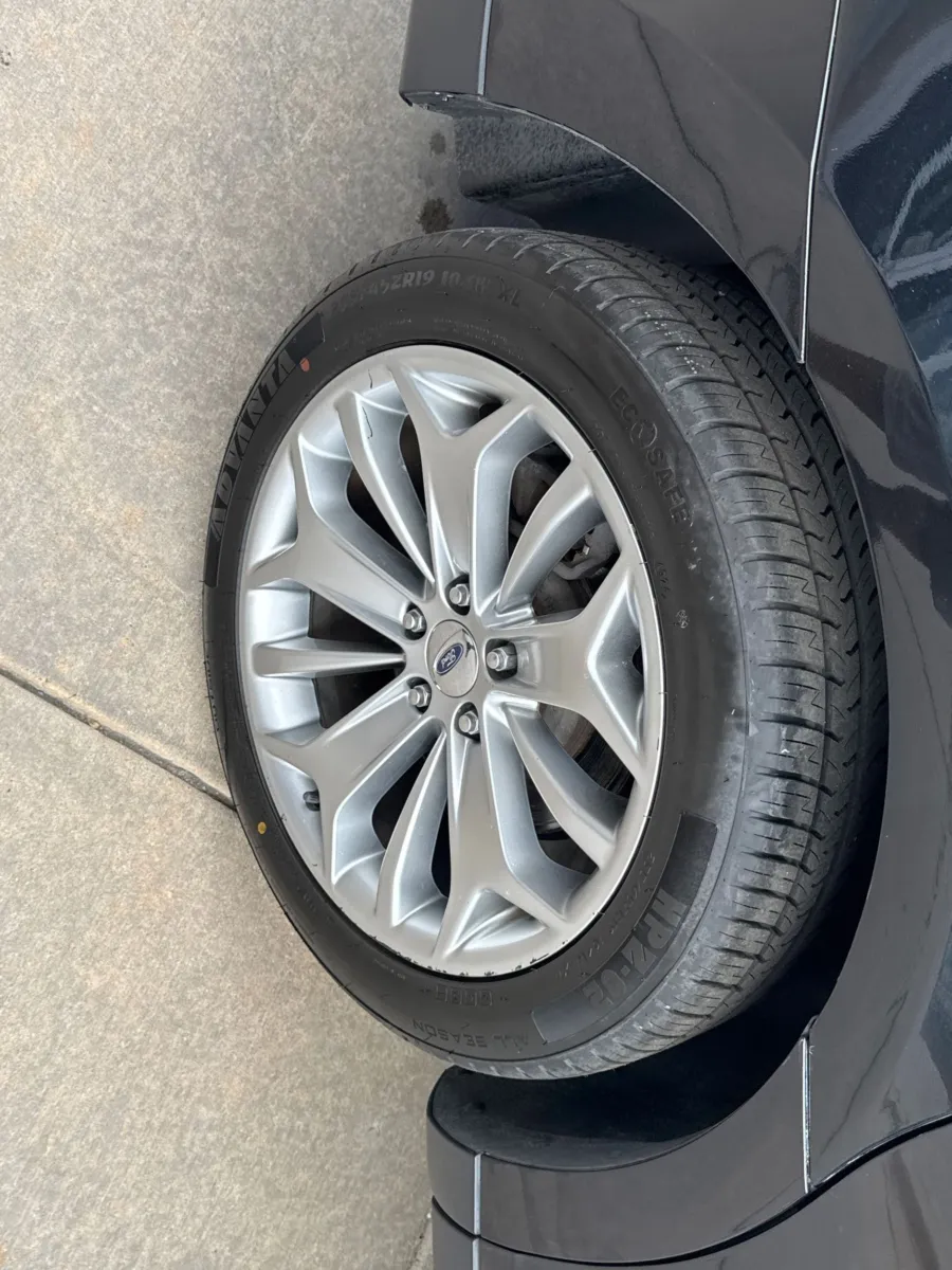 Ford Taurus photo 13