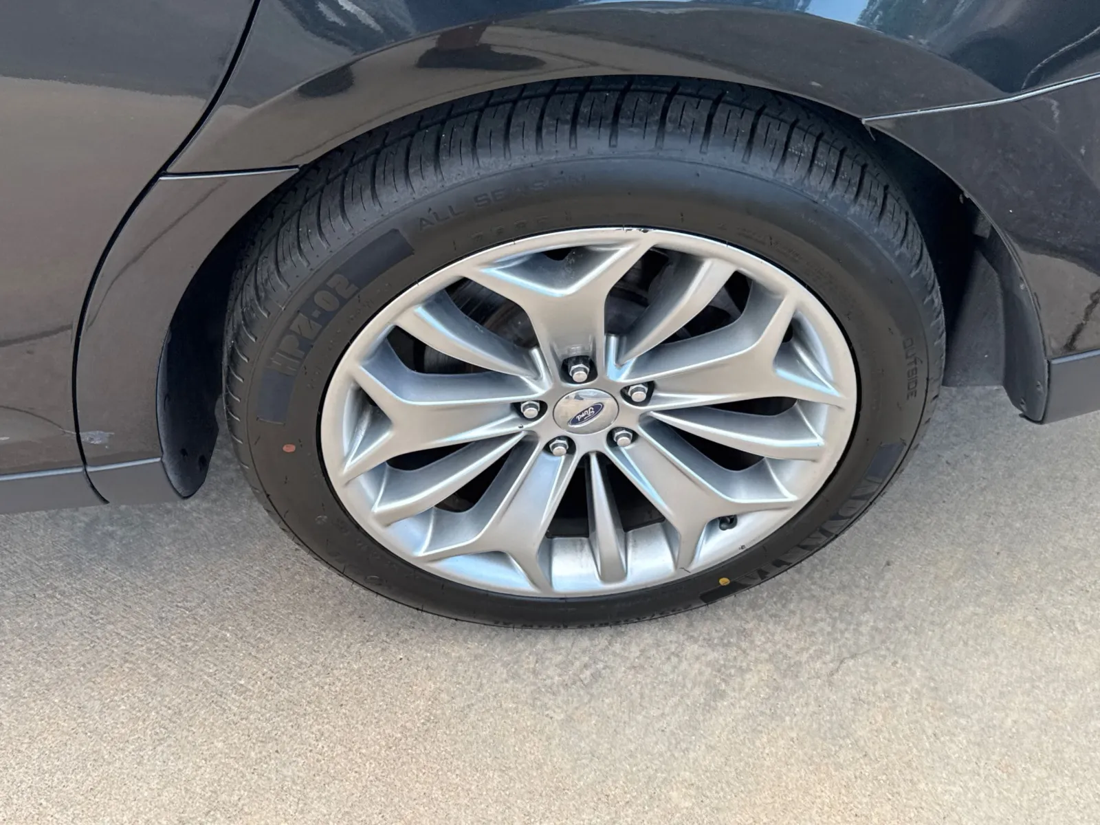 Ford Taurus photo 12