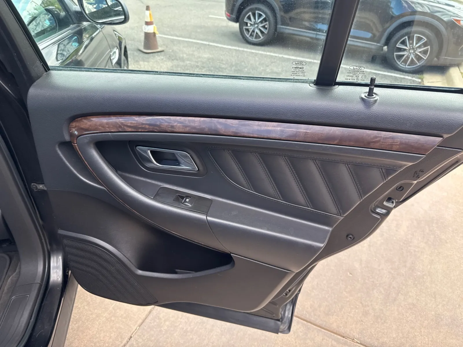 Ford Taurus photo 18