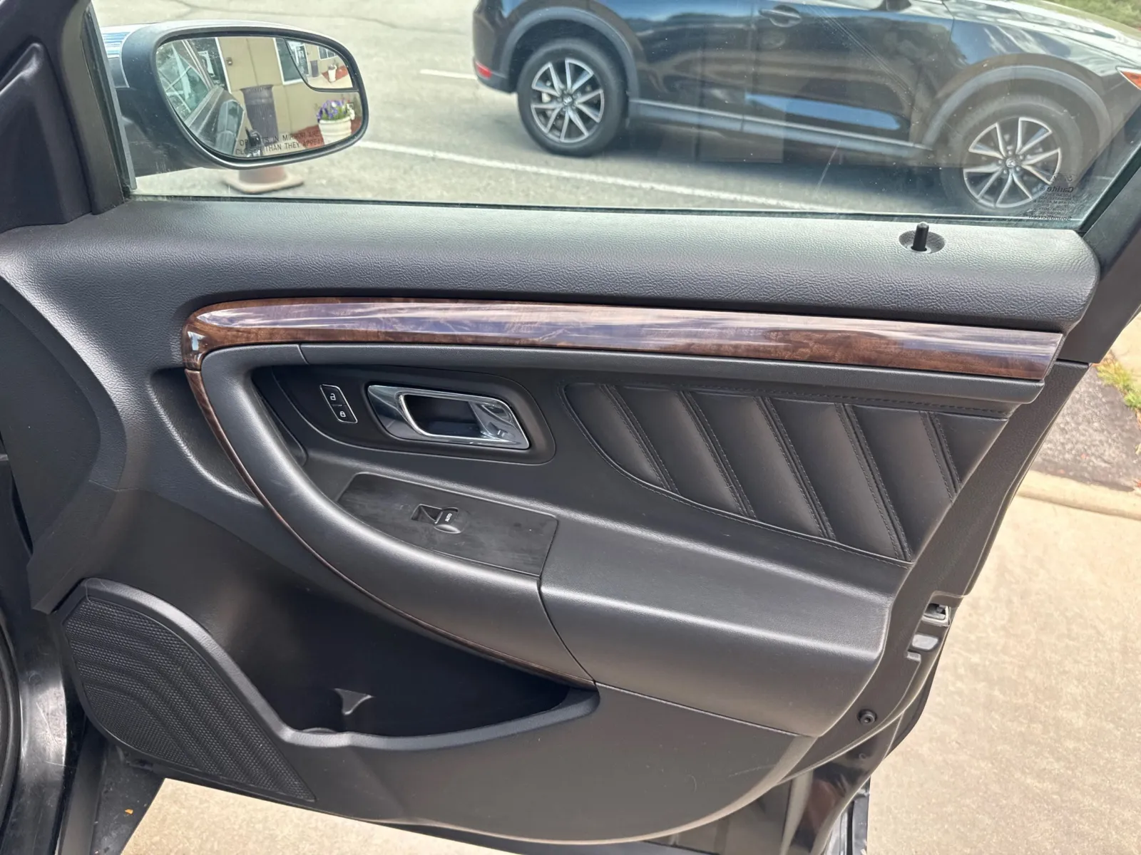 Ford Taurus photo 15