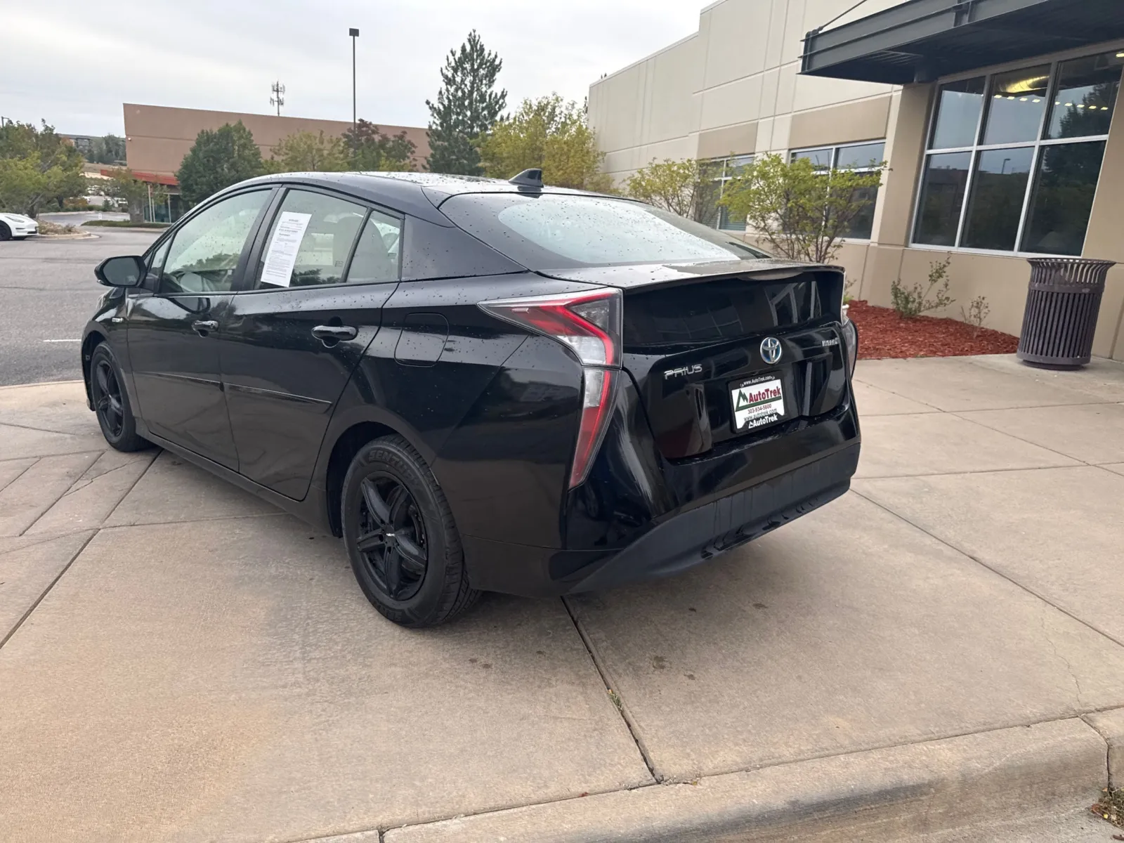 Toyota Prius photo 9