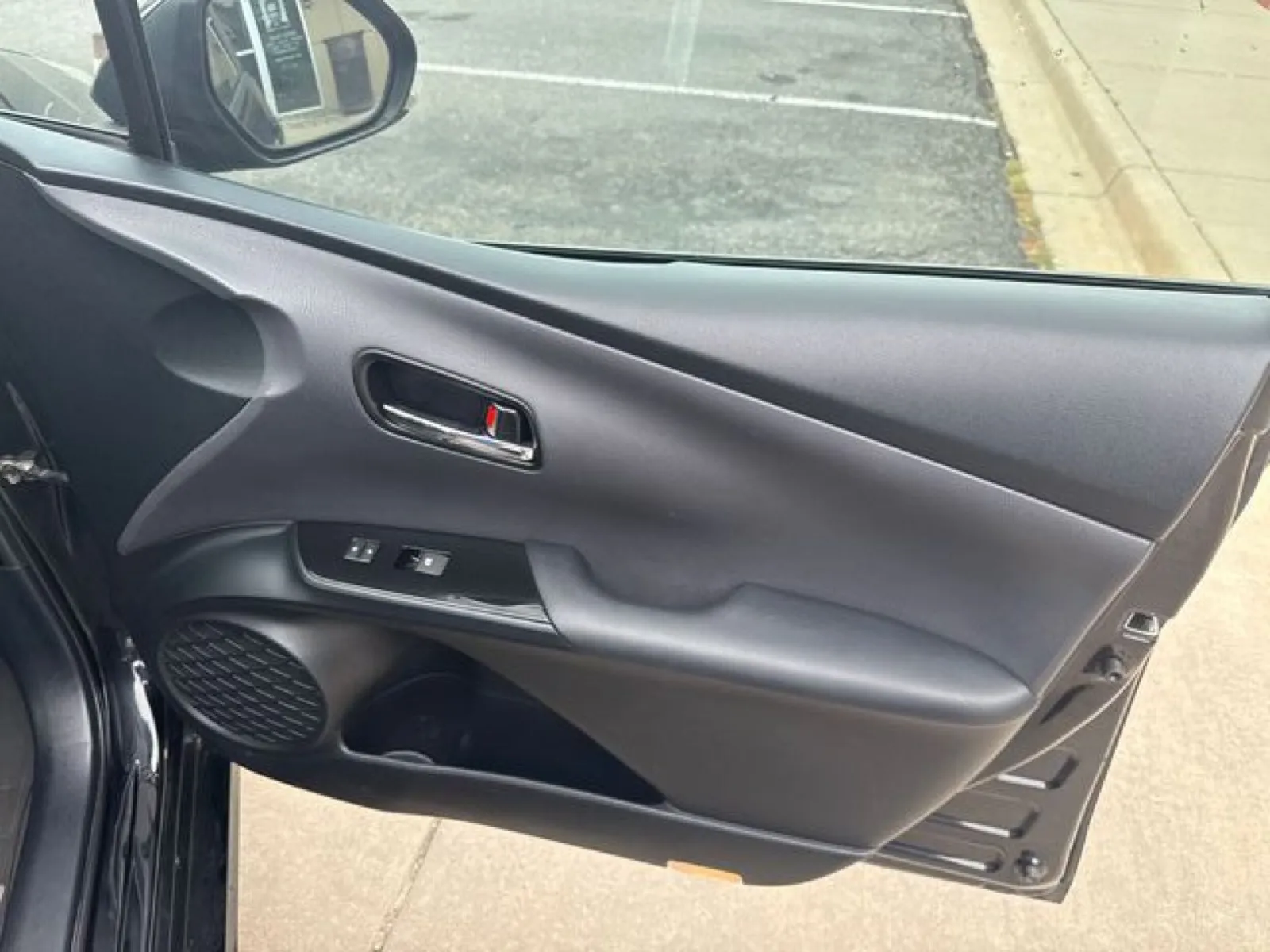 Toyota Prius photo 16
