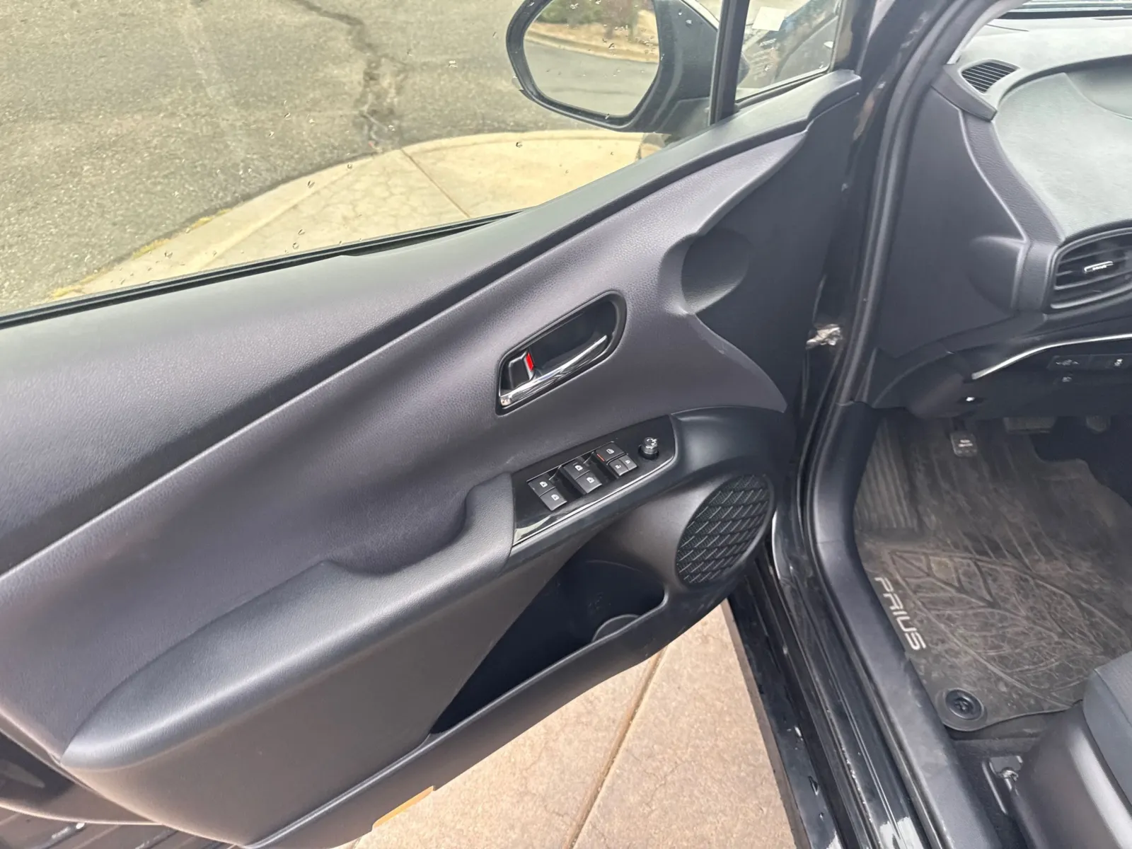 Toyota Prius photo 25