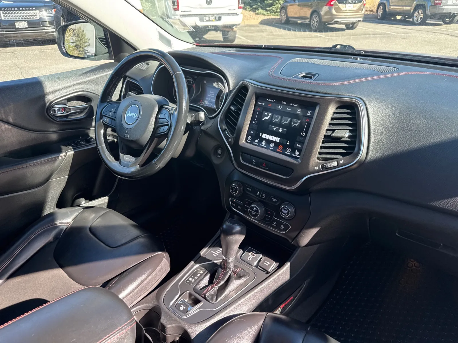 Jeep Cherokee photo 17