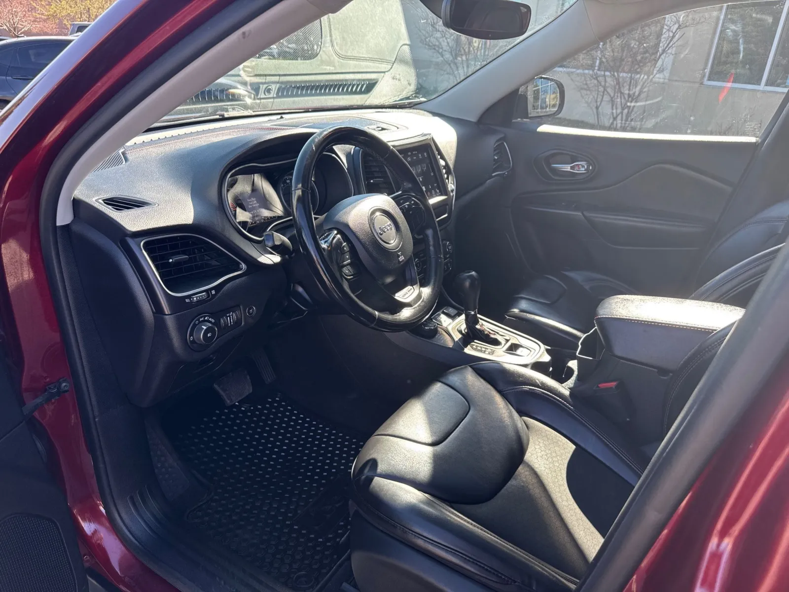 Jeep Cherokee photo 22