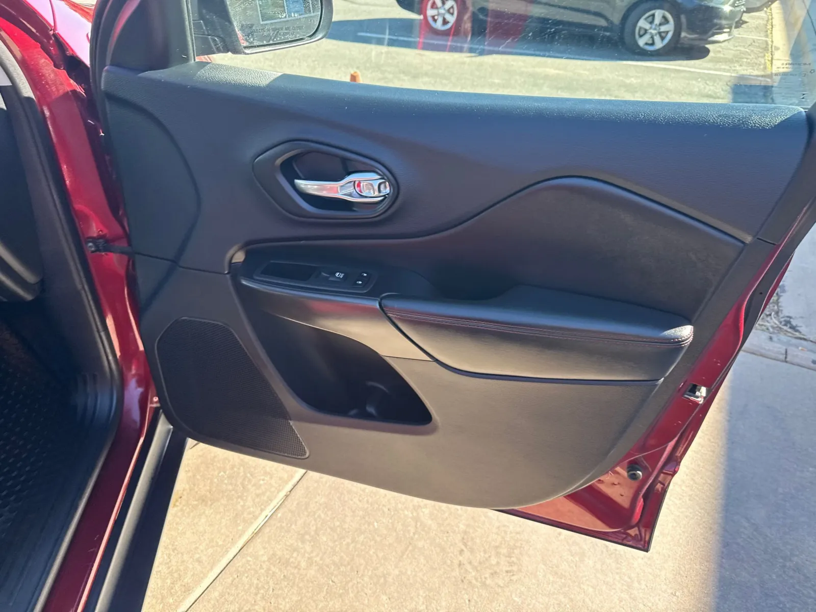 Jeep Cherokee photo 15
