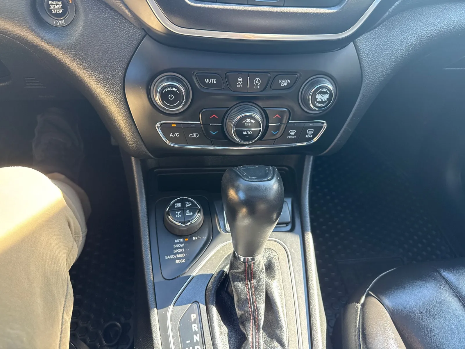 Jeep Cherokee photo 28
