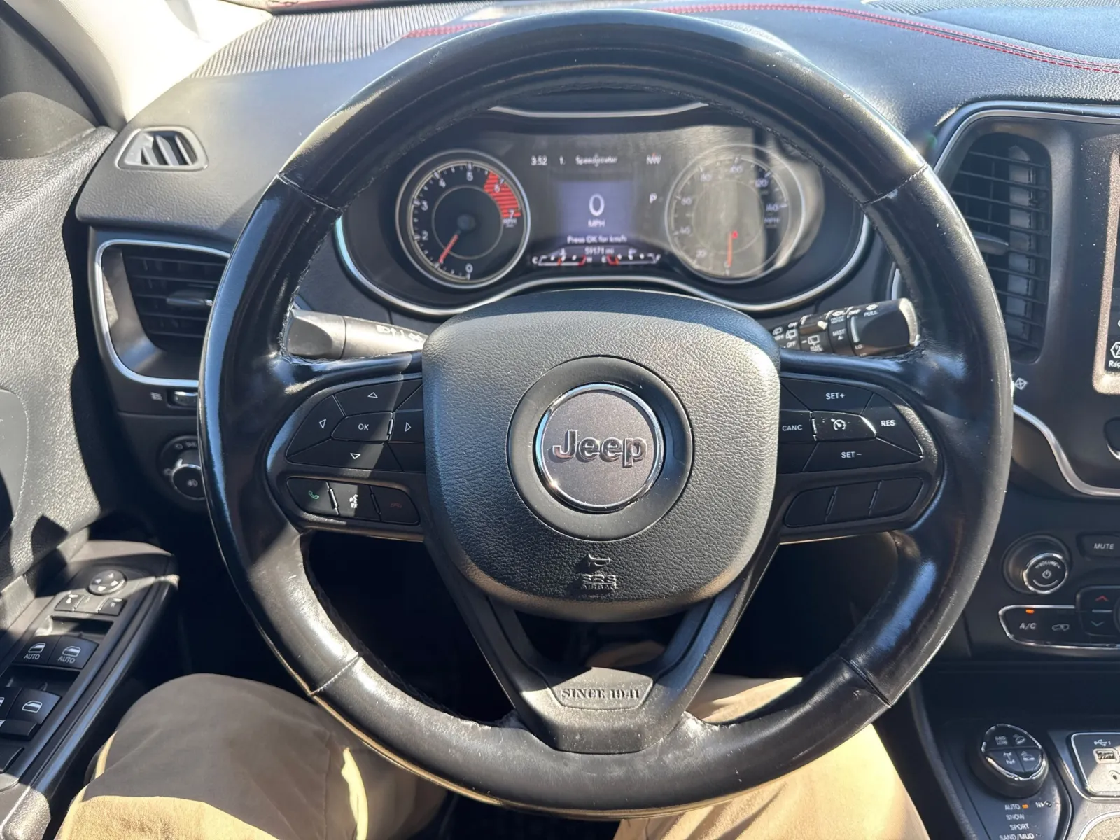 Jeep Cherokee photo 25