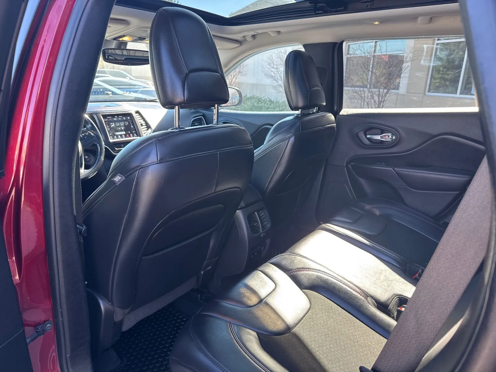 Jeep Cherokee photo 21