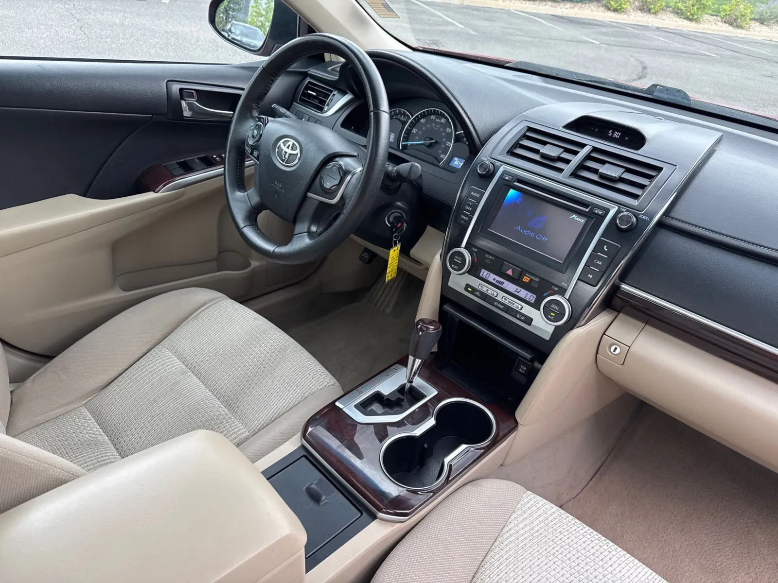 Toyota Camry photo 18