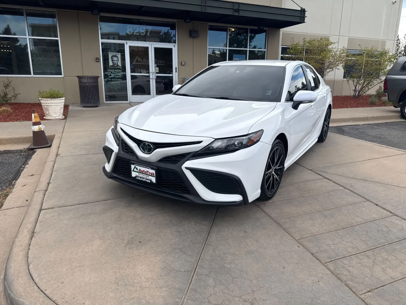 Toyota Camry photo 2