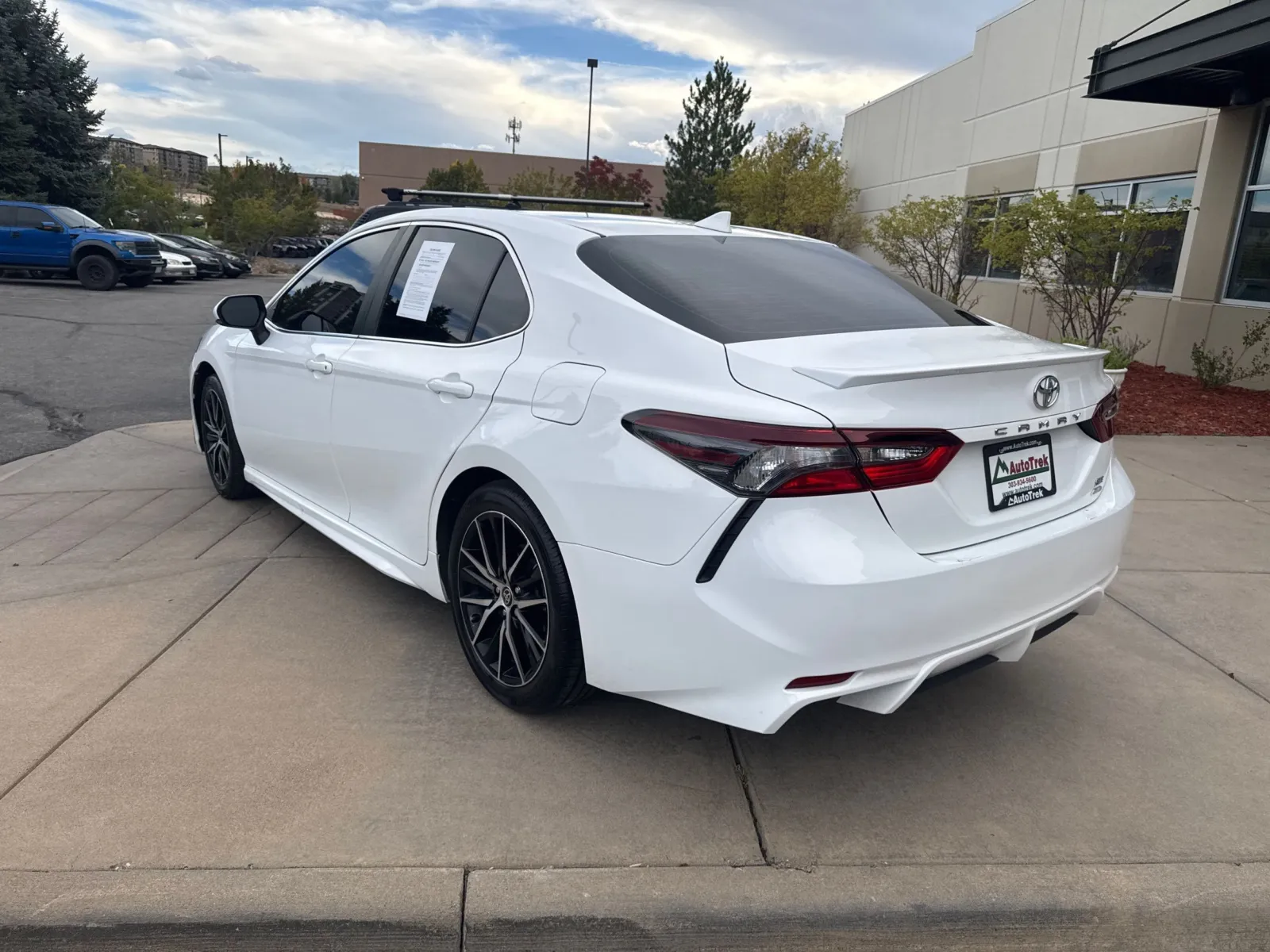 Toyota Camry photo 9