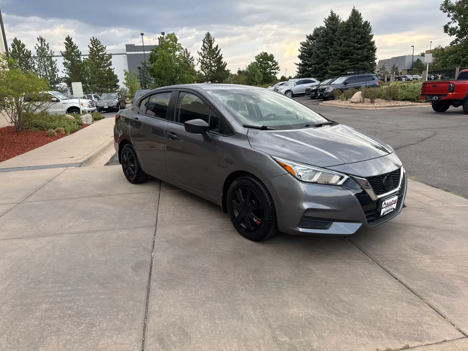 Nissan Versa photo 4