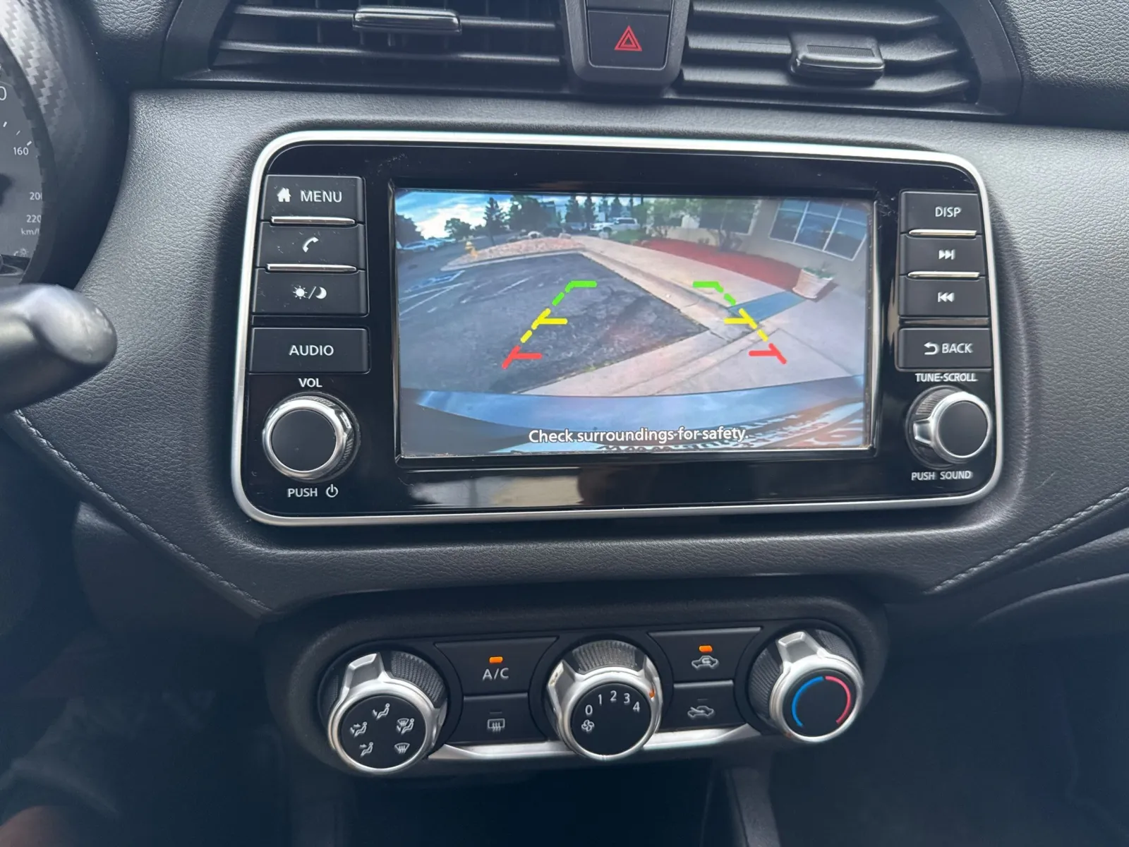 Nissan Versa photo 27