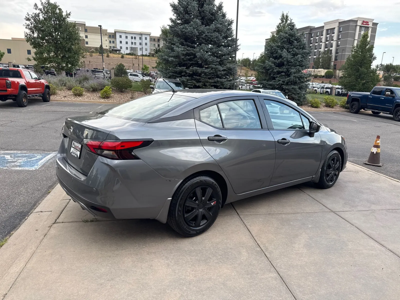 Nissan Versa photo 6
