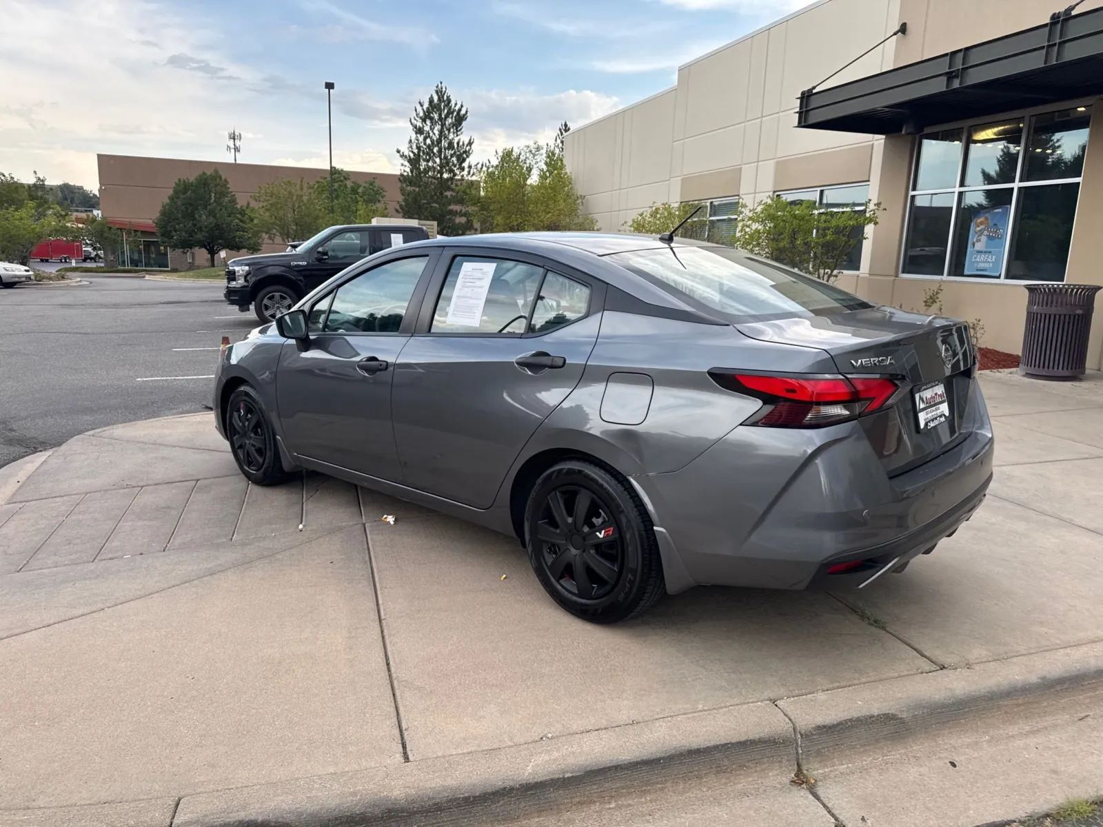 Nissan Versa photo 8