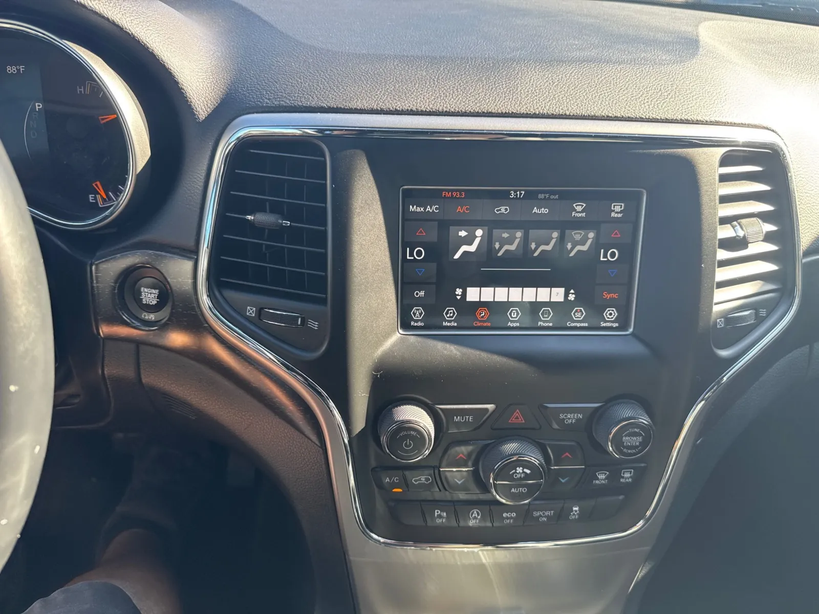 Jeep Grand Cherokee photo 33