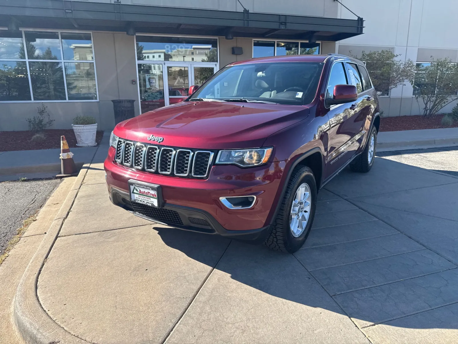 Jeep Grand Cherokee photo 2