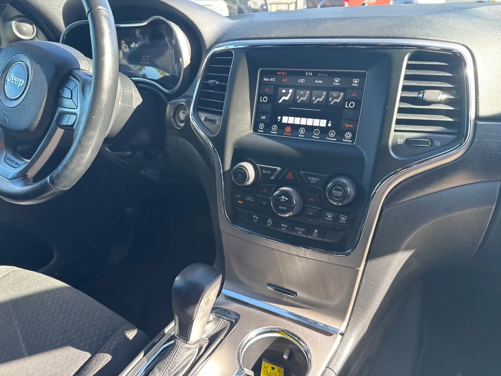 Jeep Grand Cherokee photo 21