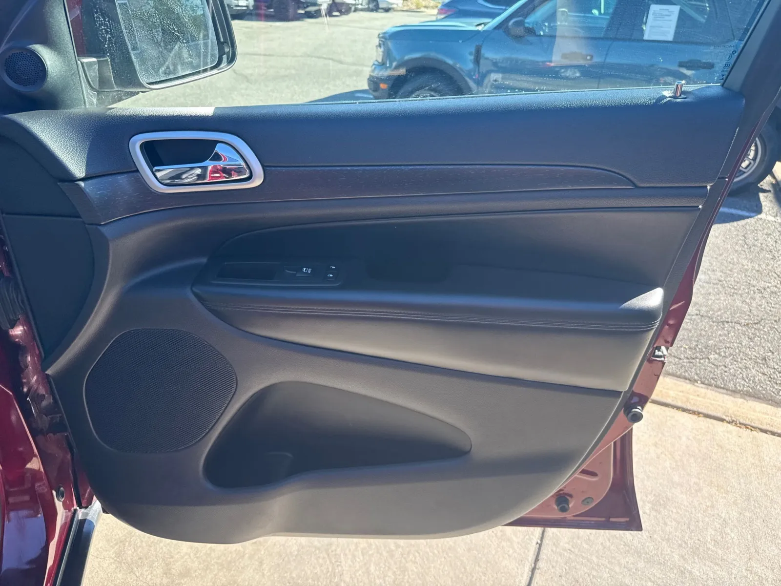 Jeep Grand Cherokee photo 18