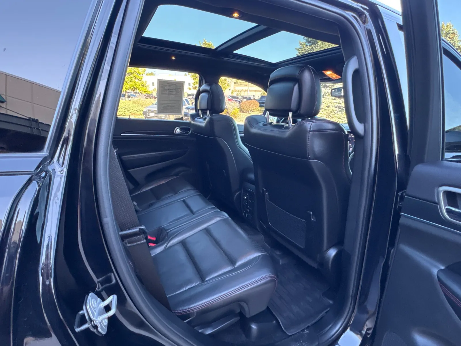 Jeep Grand Cherokee photo 23