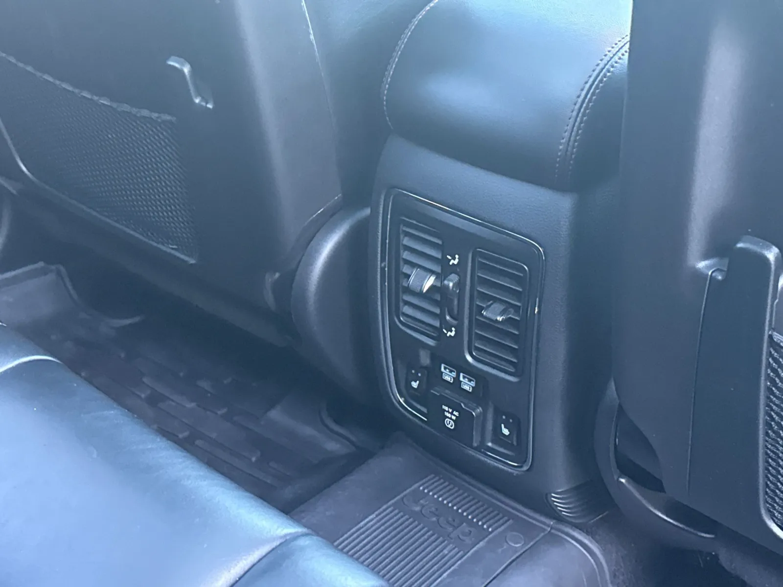 Jeep Grand Cherokee photo 24