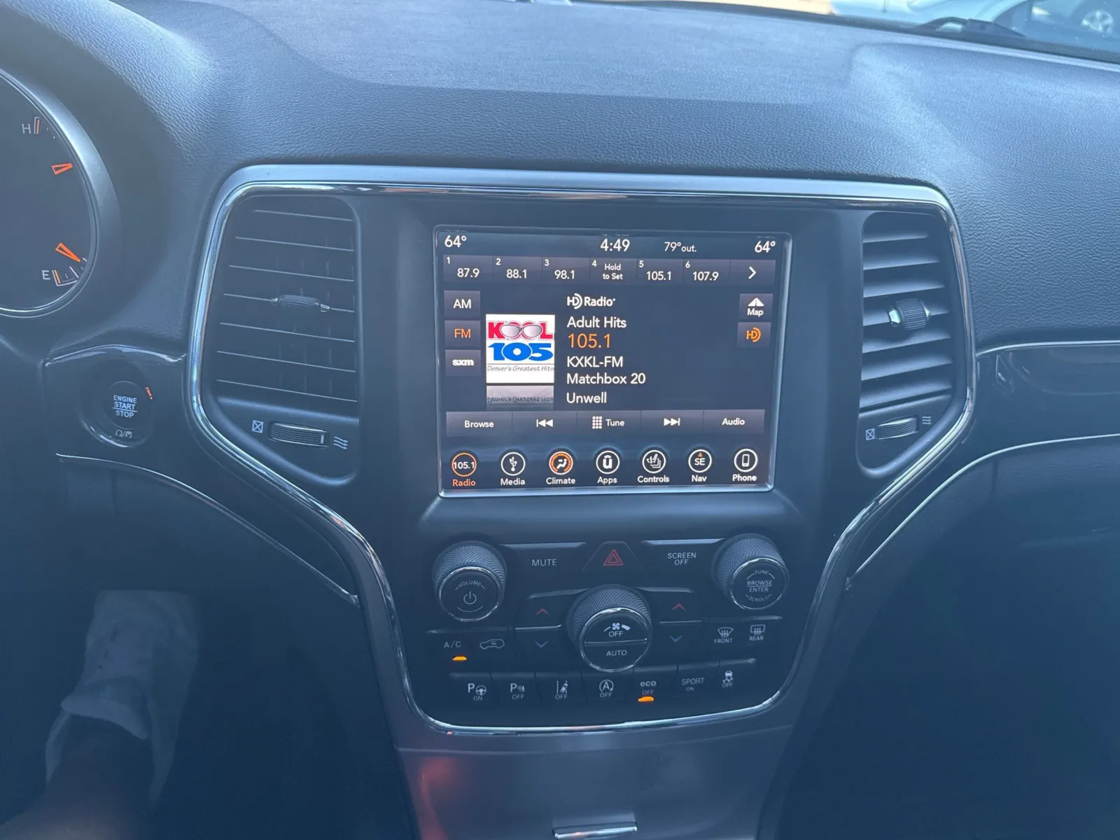 Jeep Grand Cherokee photo 31