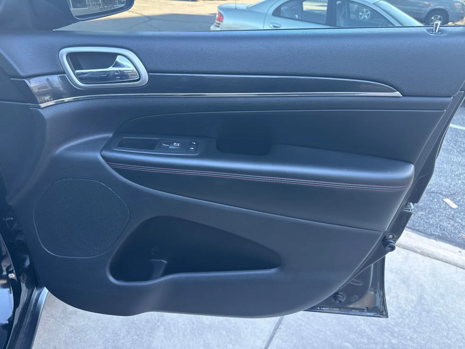 Jeep Grand Cherokee photo 17