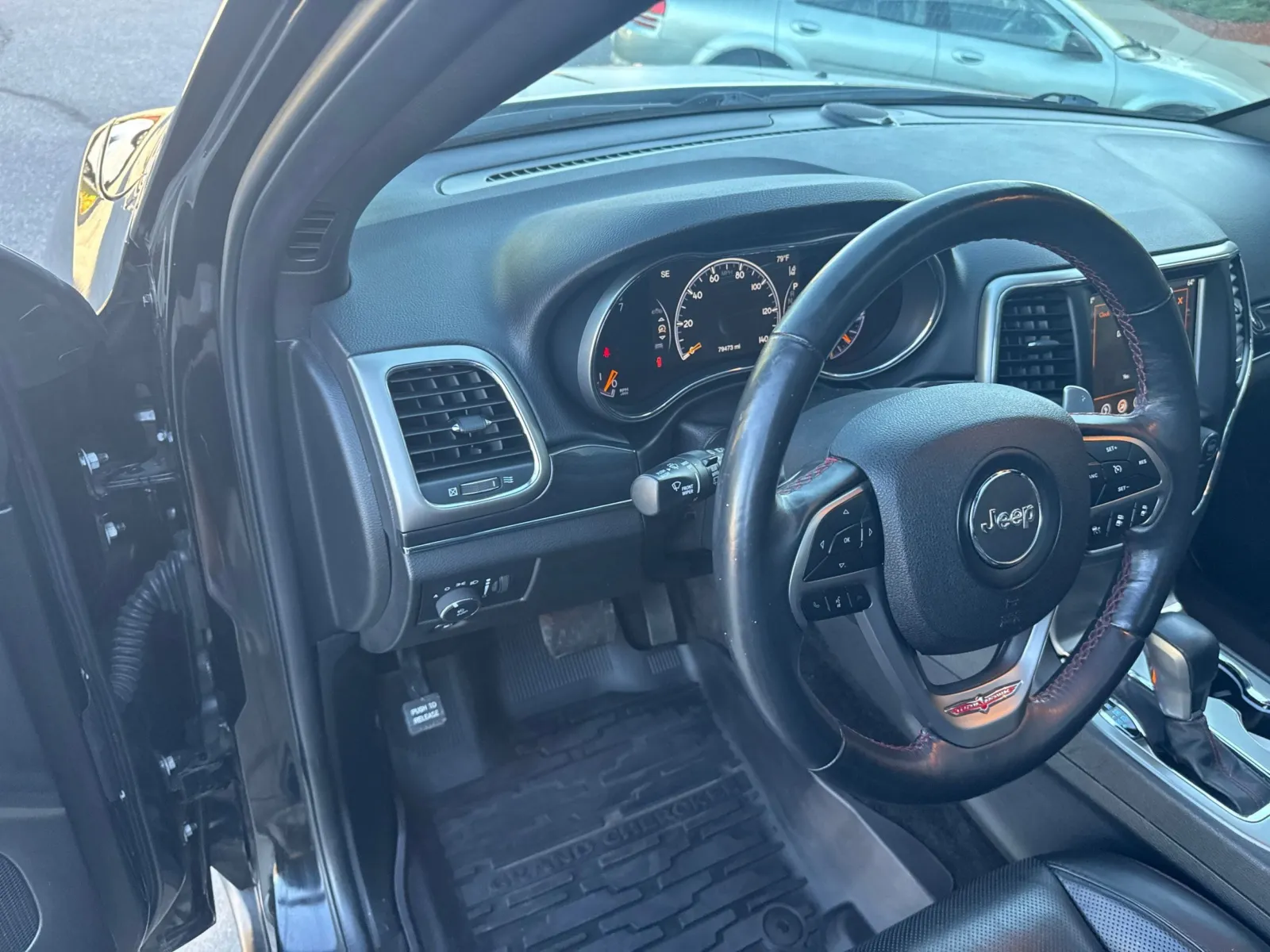 Jeep Grand Cherokee photo 30