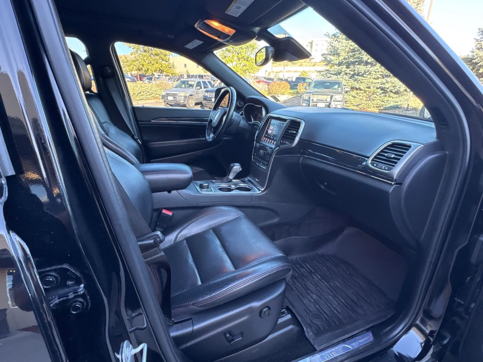 Jeep Grand Cherokee photo 18