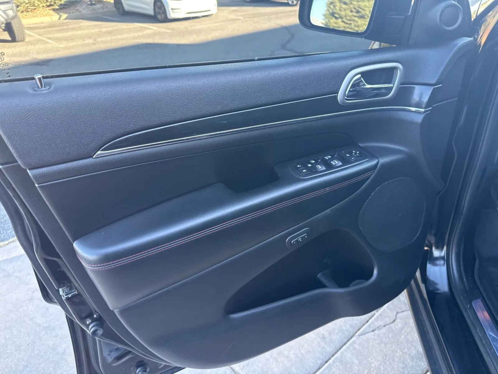 Jeep Grand Cherokee photo 27