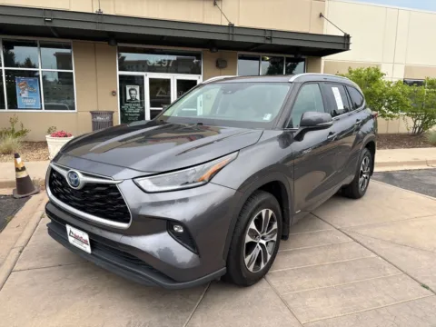 Photos of 2021 Toyota Highlander Hybrid XLE for sale in Littleton, CO at AutoTrek