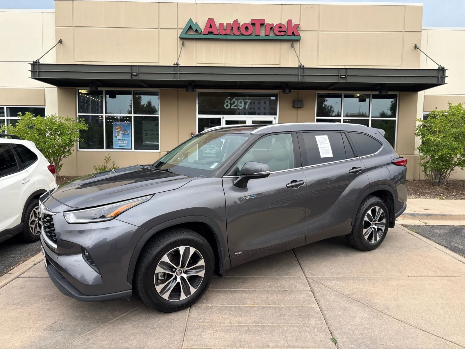 Gray 2021 Toyota Highlander Hybrid XLE for sale in Littleton, CO