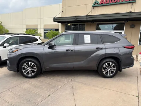 More photos of 2021 Toyota Highlander Hybrid XLE at AutoTrek, CO