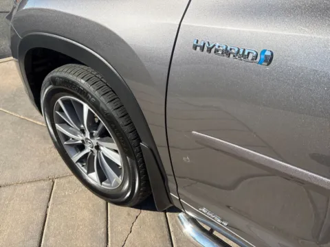 More photos of 2018 Toyota Highlander Hybrid XLE at AutoTrek, CO